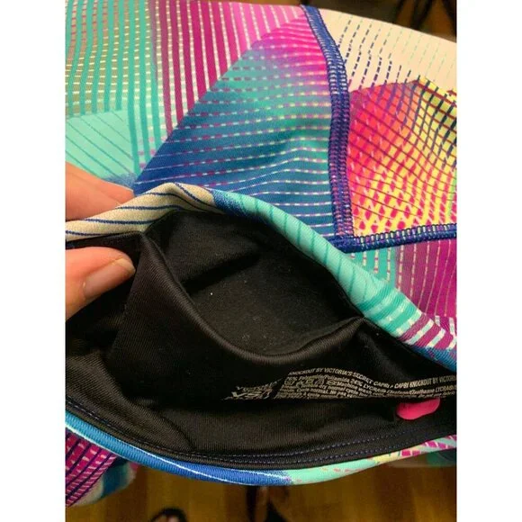 Victoria's Secret Sport Knockout Capri Leggings Women's Size XS Geometric Yoga - Picture 4 of 7